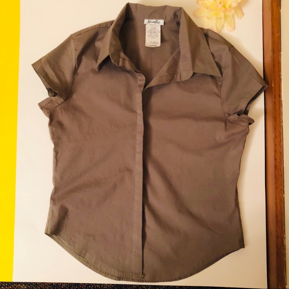 📦Accomplice girls button down shy.❤️